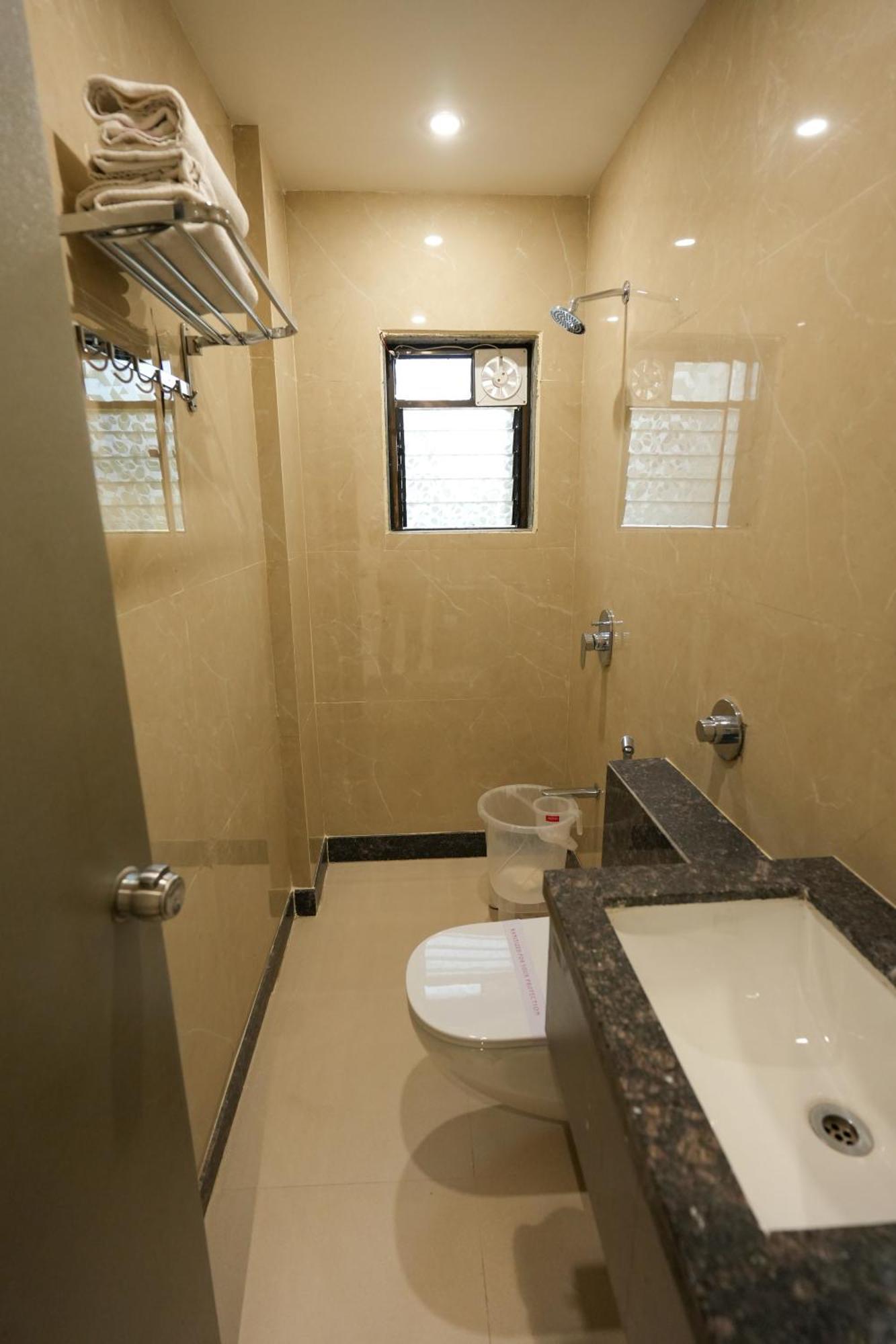 Hotel Sai Kamal Shirdi Esterno foto