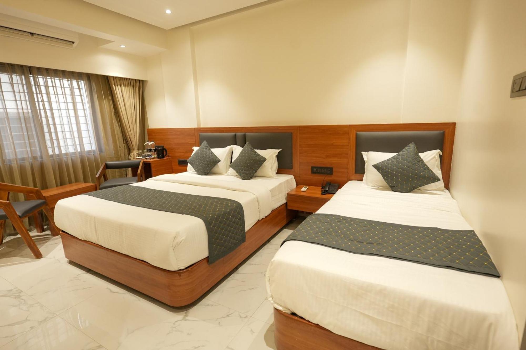 Hotel Sai Kamal Shirdi Esterno foto