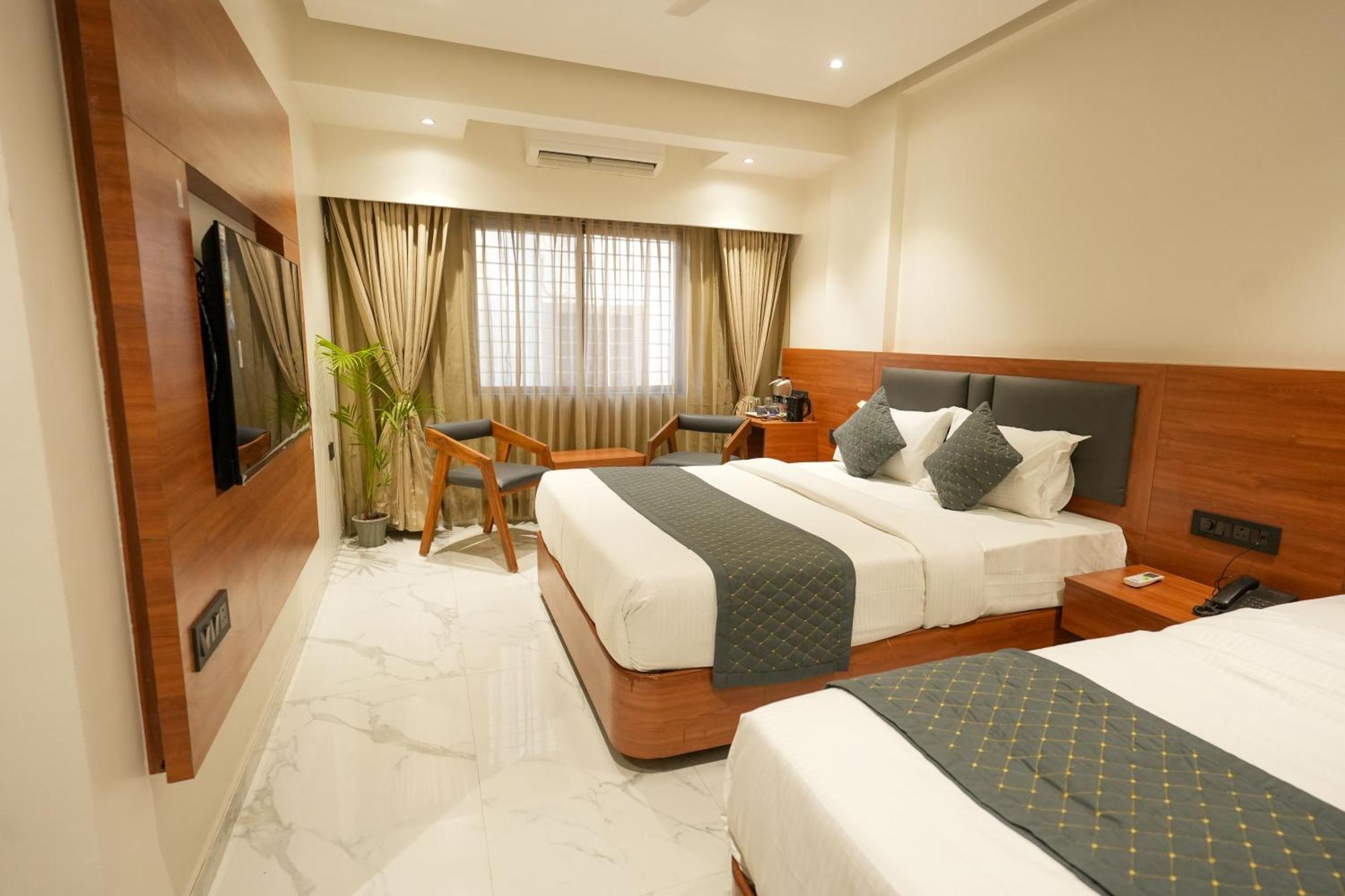 Hotel Sai Kamal Shirdi Esterno foto