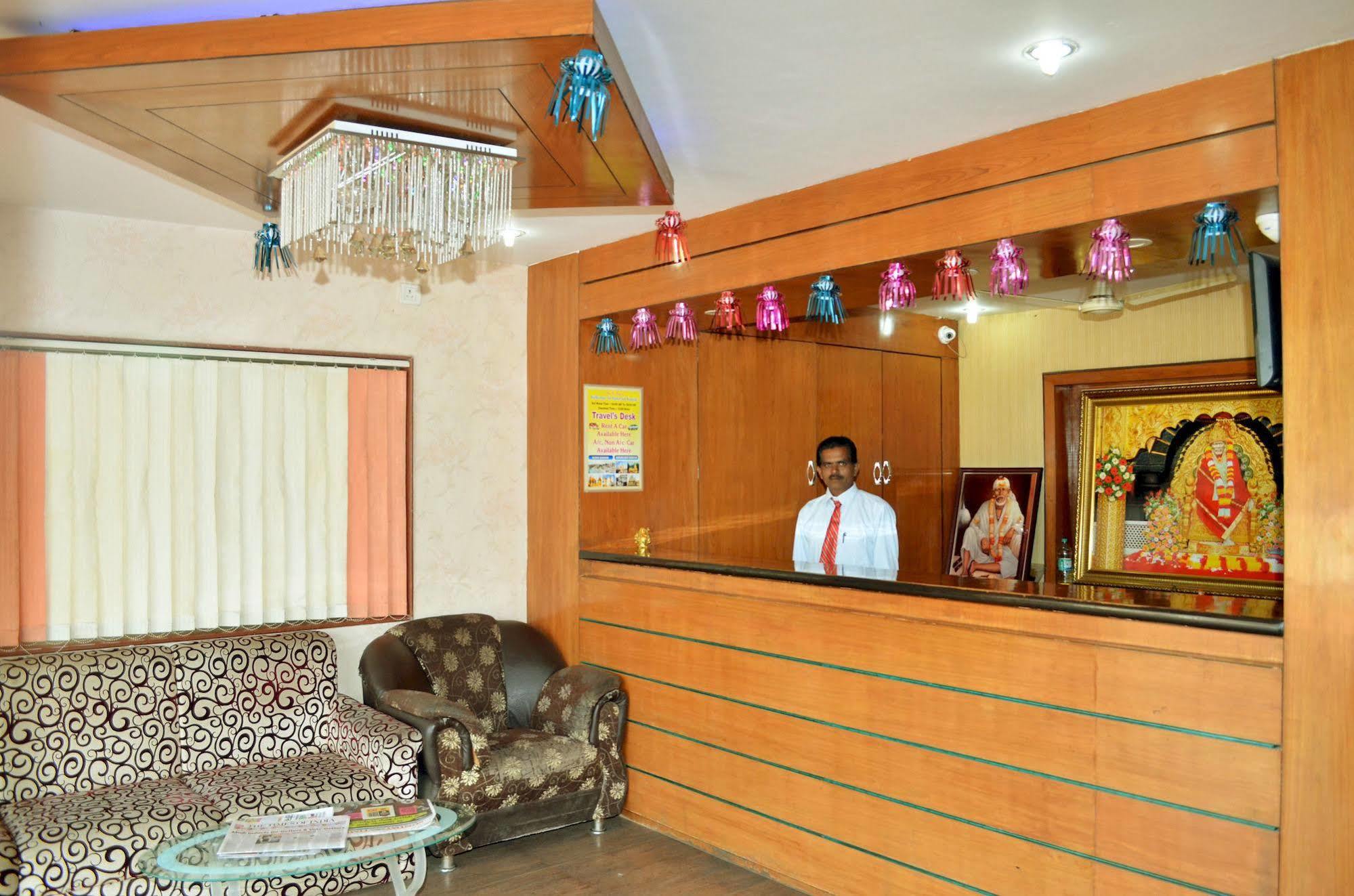 Hotel Sai Kamal Shirdi Esterno foto